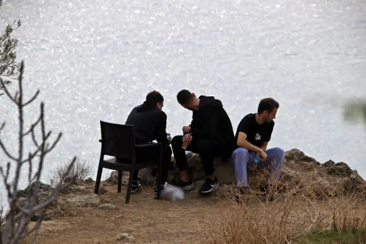 antalya-falezlerde-intihar-alarmi-ekipler-harekete-gecti-2.webp