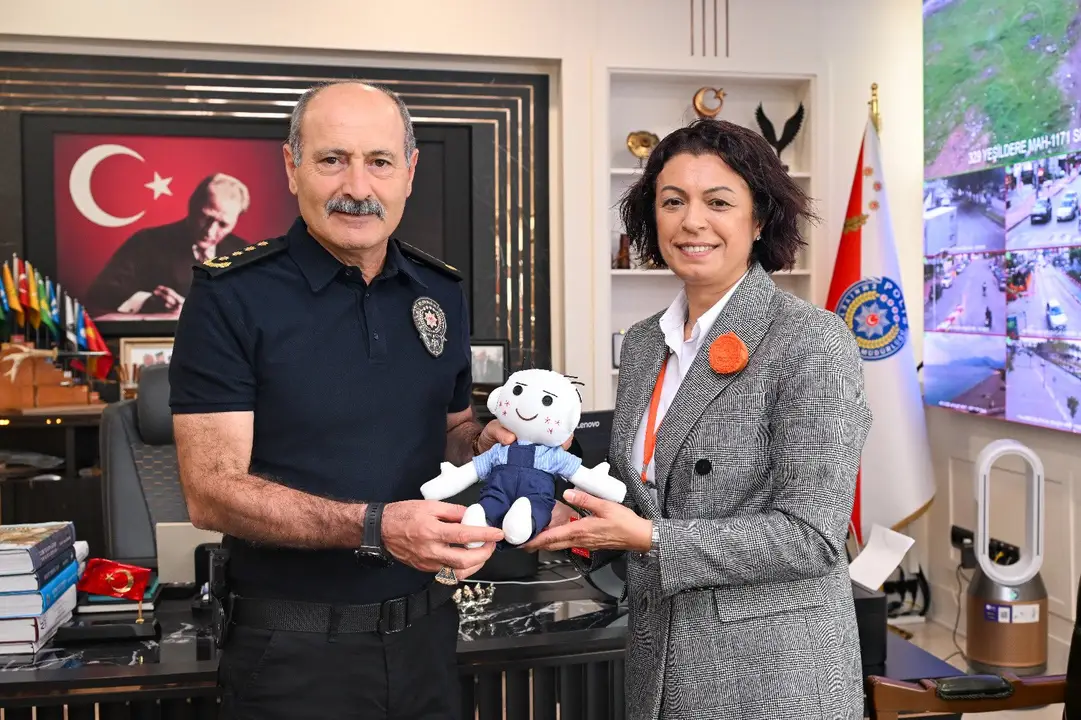 antalyada-losemili-cocuklar-haftasi-kahraman-cocuklardan-zaimogluna-ziyaret-3.webp