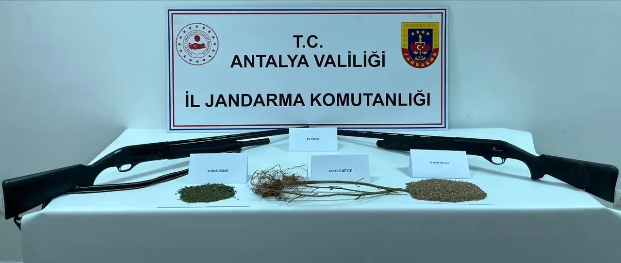 antalyanin-3-ilcesinde-operasyon-uyusturucu-da-cikti-pala-da-2.webp