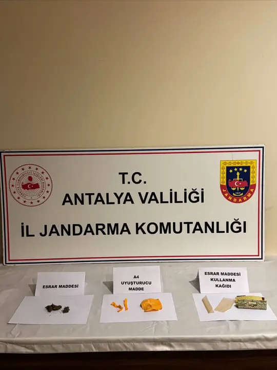 antalyanin-3-ilcesinde-operasyon-uyusturucu-da-cikti-pala-da-3.webp