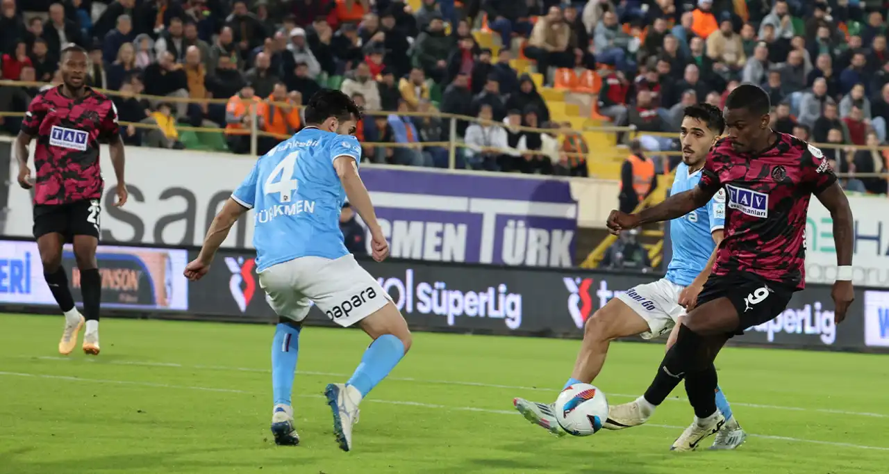 alanyaspor-trabzonspor-maci-ne-zaman-saat-kacta-hangi-kanalda-2.webp