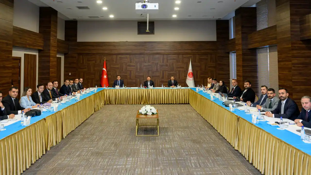 akdenizgercek-adalet-bakani-ozgur-ozele-antalyadan-cevap-verdi-1.webp