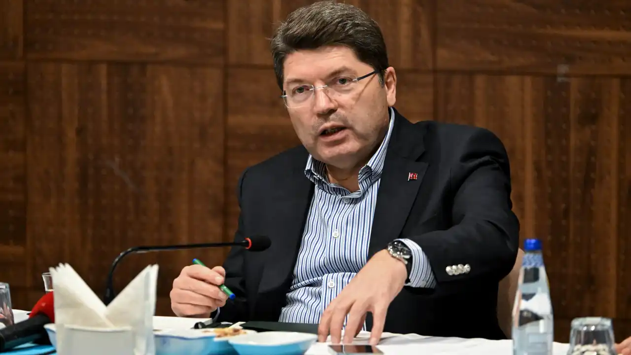 akdenizgercek-adalet-bakani-ozgur-ozele-antalyadan-cevap-verdi-2.webp