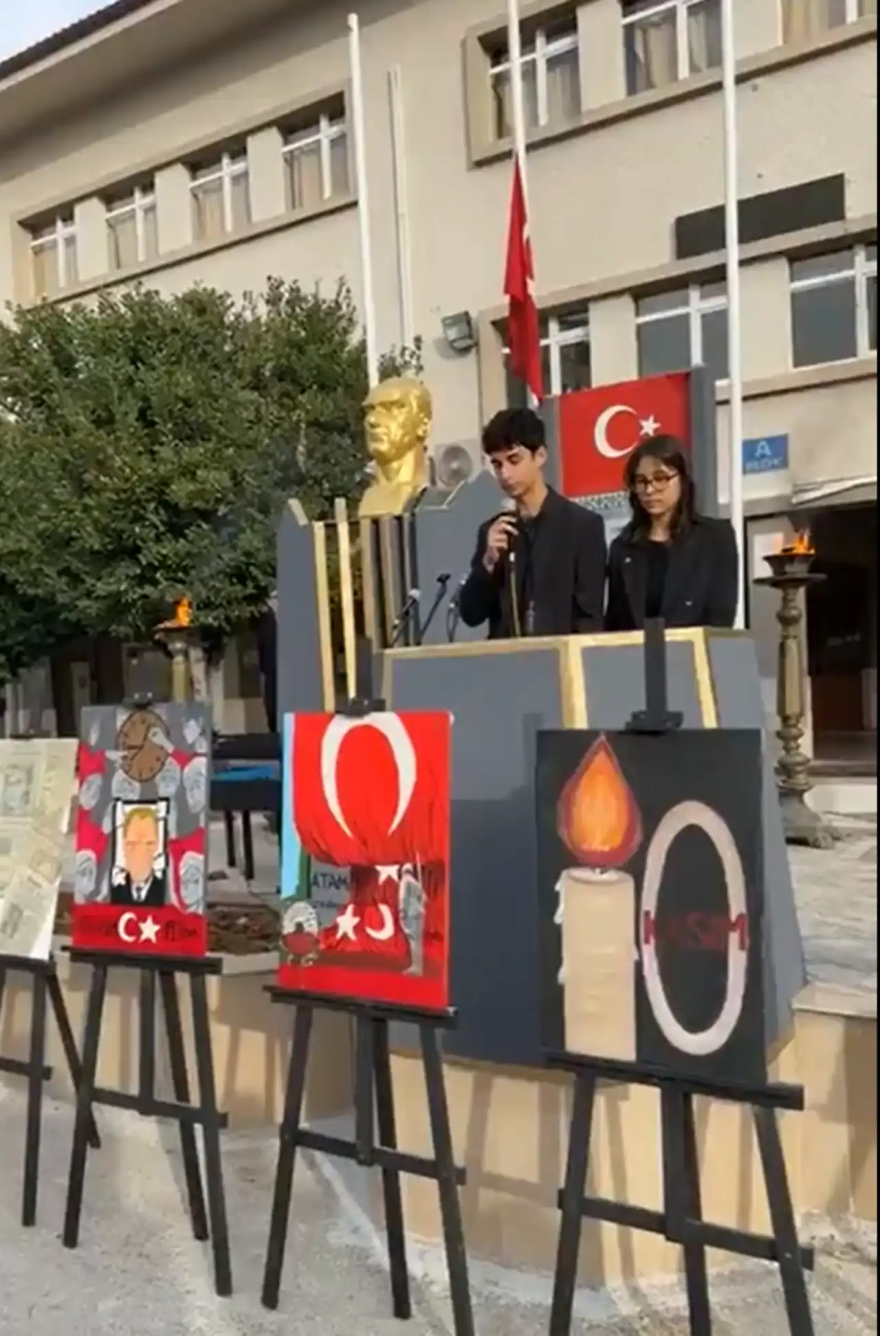 antalya-lisesi-atasini-unutmadi-ogrencilerden-duygu-yuklu-10-kasim-3.webp