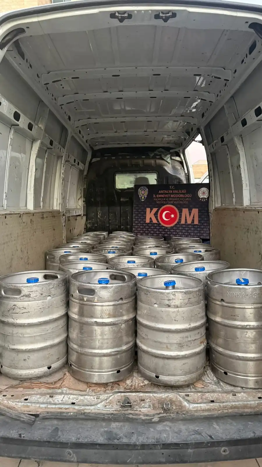 antalyada-4-ilcede-kacakcilik-operasyonu-cok-sayida-kacak-urun-ele-gecirildi-4.webp