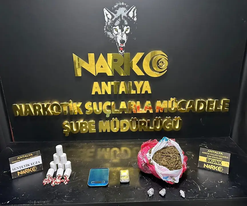 antalyada-sokak-zehrine-operasyon-17-kilo-uyusturucu-21-bin-sentetik-madde-3.webp