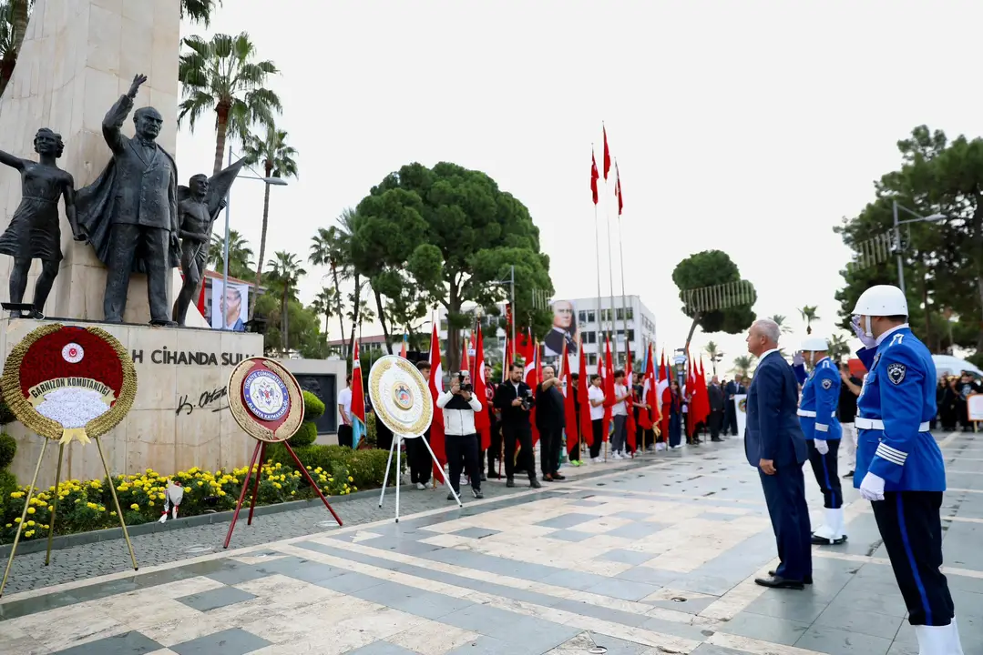 ataturk-alanyada-gozyaslariyla-anildi-2.webp
