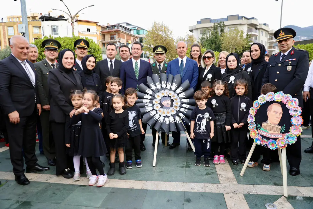 ataturk-alanyada-gozyaslariyla-anildi-3.webp