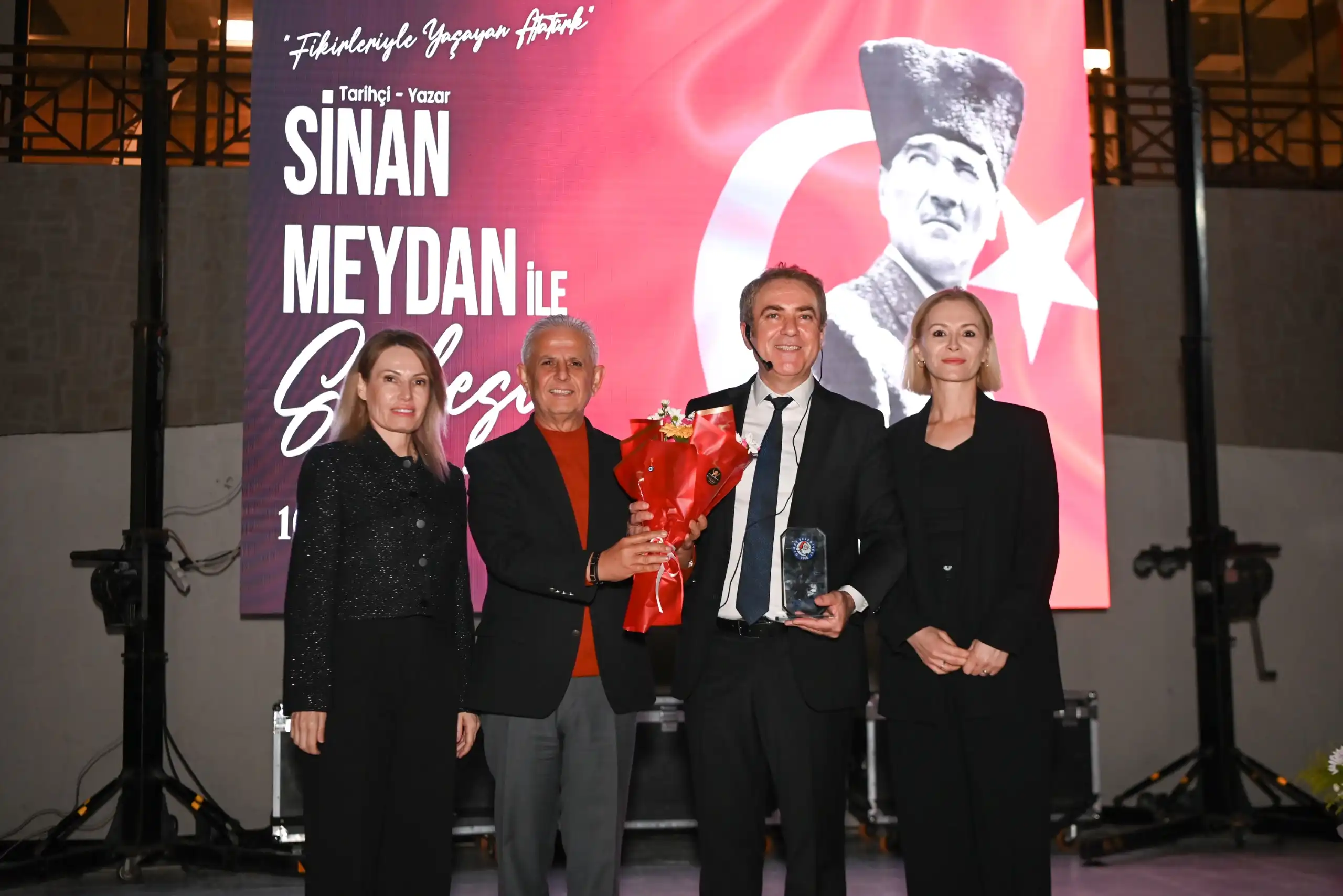 demrede-fikirleriyle-yasayan-ataturk-soylesisi-yogun-ilgi-gordu-3.webp