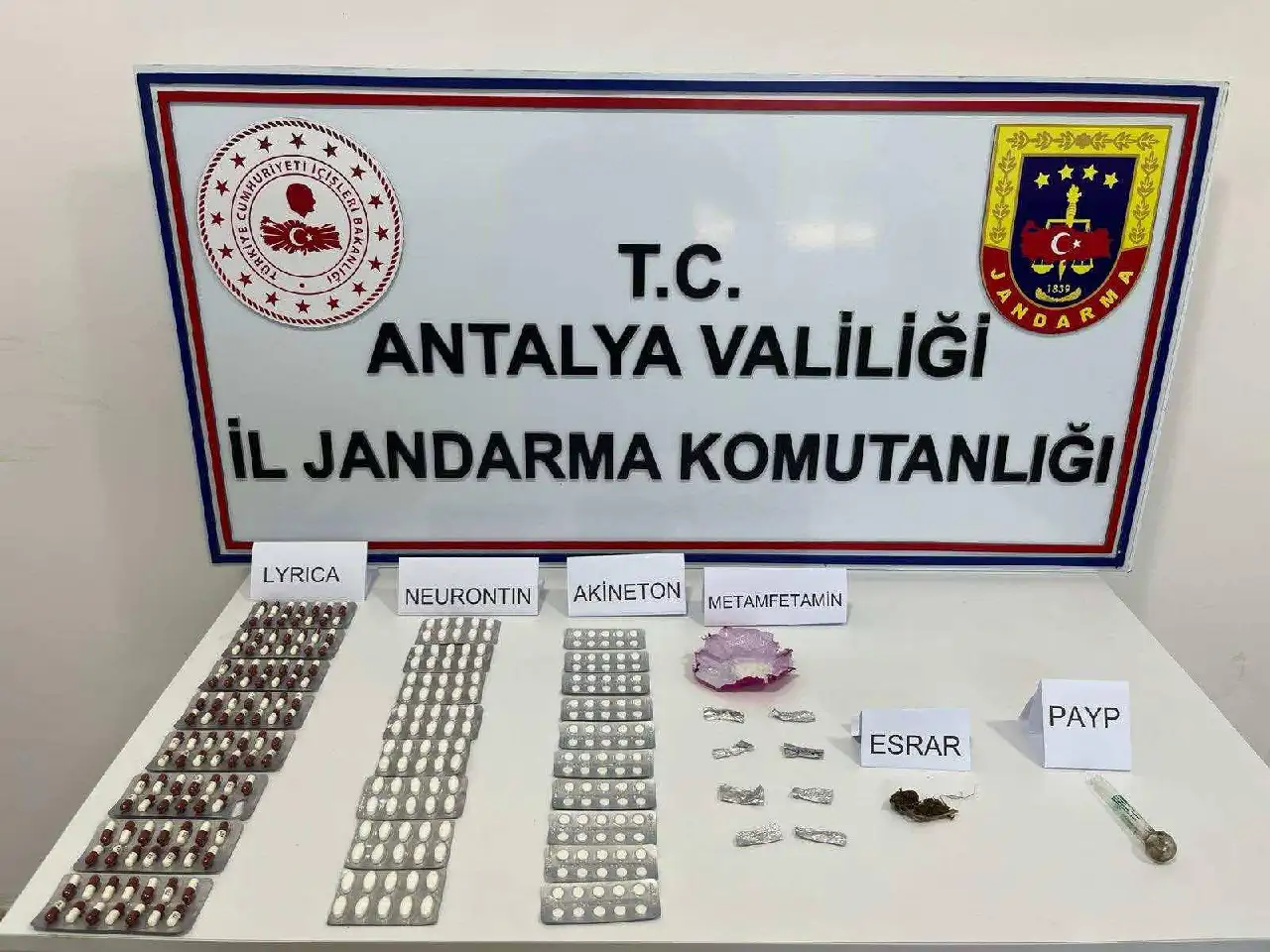 jandarma-kepez-ve-alanyayi-didik-didik-aradi-uyusturucu-operasyonu12-2.webp
