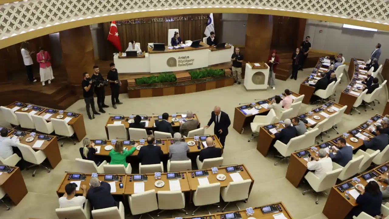 akdenizgercek-antalyada-davasi-suren-akaryakit-istasyonuna-meclisten-onay-3.webp