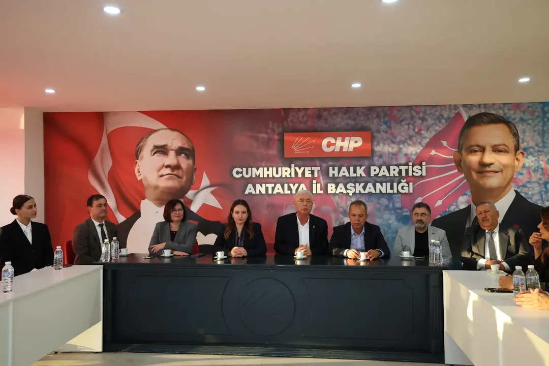antalya-buyuksehir-belediye-baskan-vekilimiz-busra-ozdemir-buyuksehir-meclis-uyelerimiz-ve-ilc-2.webp