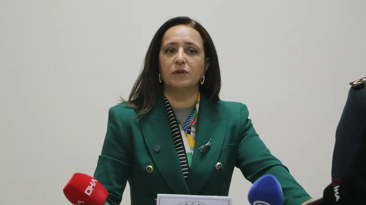 burdurda-vali-acikladi-10-ayda-402-uyusturucu-olayi-89-tutuklama-2.webp