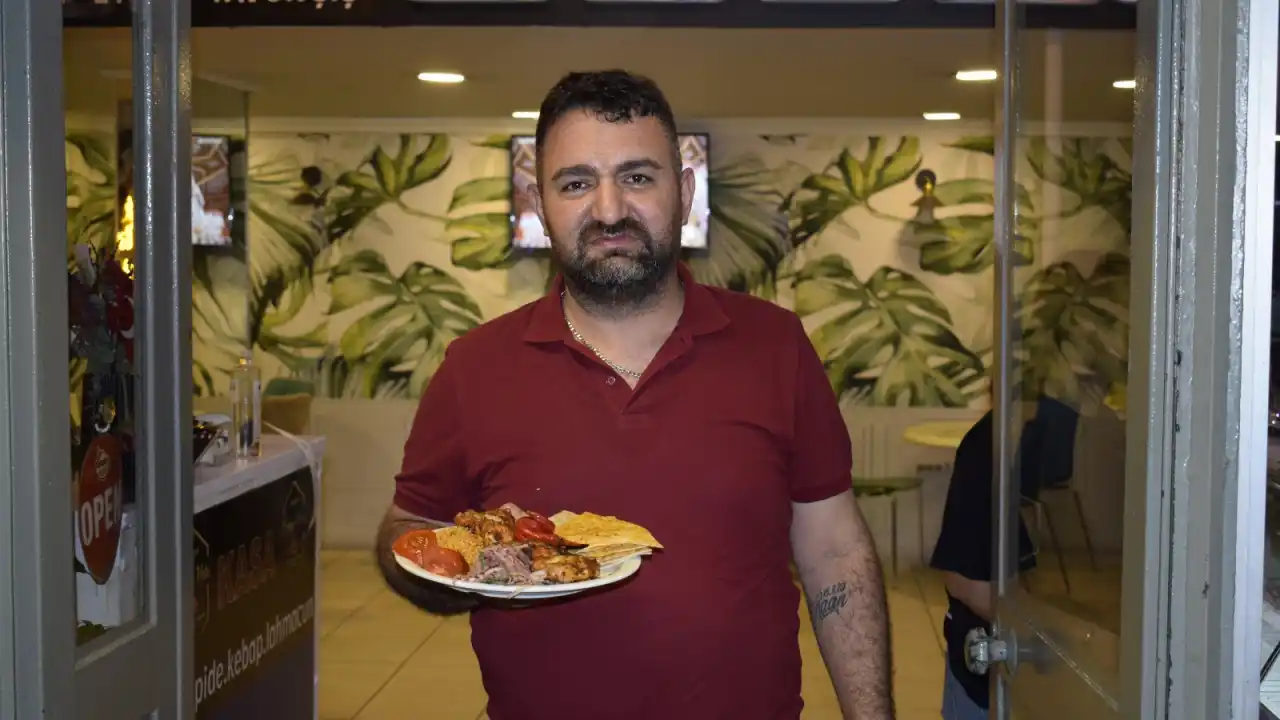 akdenizgercek-antalyada-bir-lahmacunla-doyuran-ogrenci-dostu-kebapci-2.webp