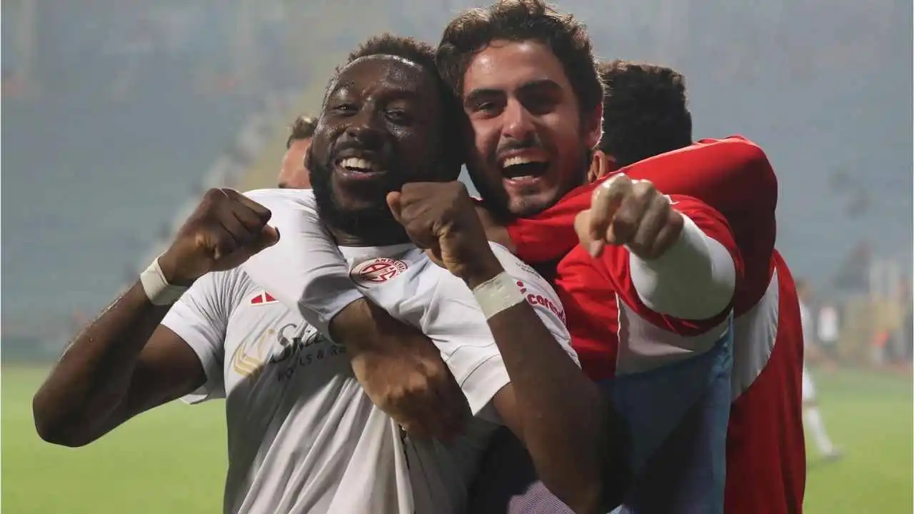 akdenizgercek-antalyaspordan-surpriz-hazirlik-maci-1.webp