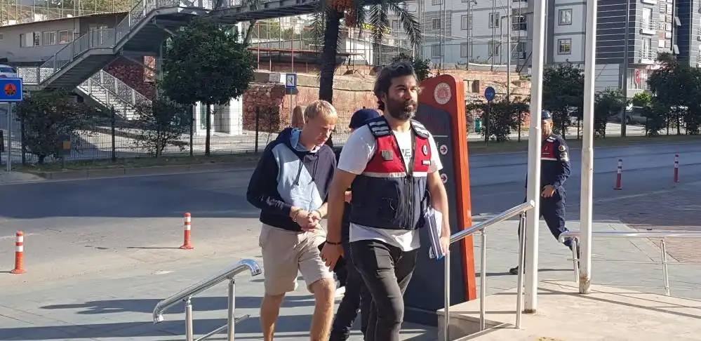 alanyada-gaspcilara-carpan-ukraynali-turistin-cezasi-belli-oldu.webp