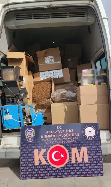antalyada-2-haftada-40-operasyon-binlerce-urun-ele-gecti-5.webp