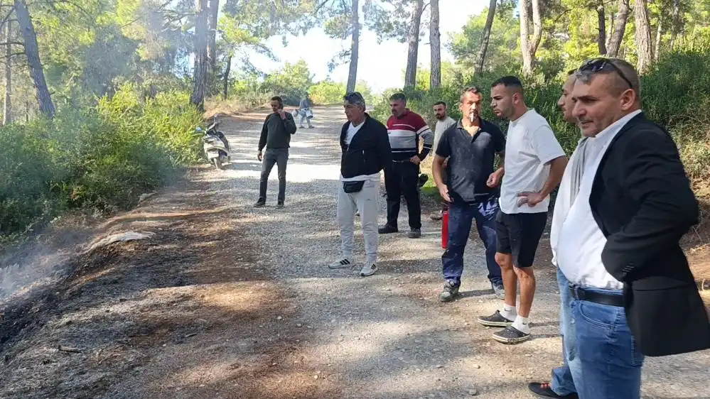 manavgatta-ormanlik-alanda-yangin-vatandaslar-tarafindan-buyumeden-sondurdu-3.webp
