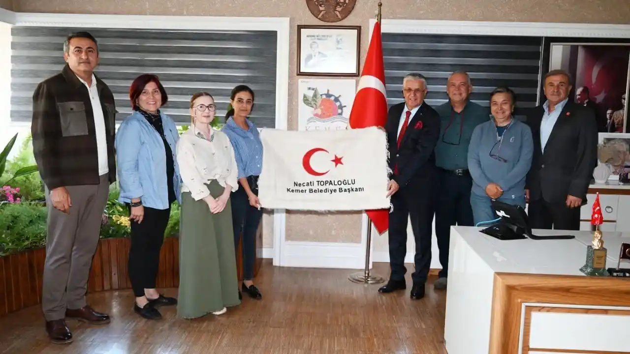 kemer-seramik-ruzgari-kursiyerler-rengarenk-eserler-uretiyor-1.webp