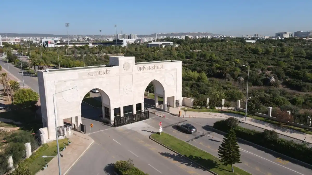 akdenizgercekakdeniz-universitesi-dunya-listesine-girdi-2.webp