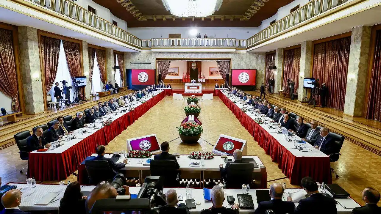 akp-imraliya-gidecek-mi-ilk-aciklama-geldi-2.webp