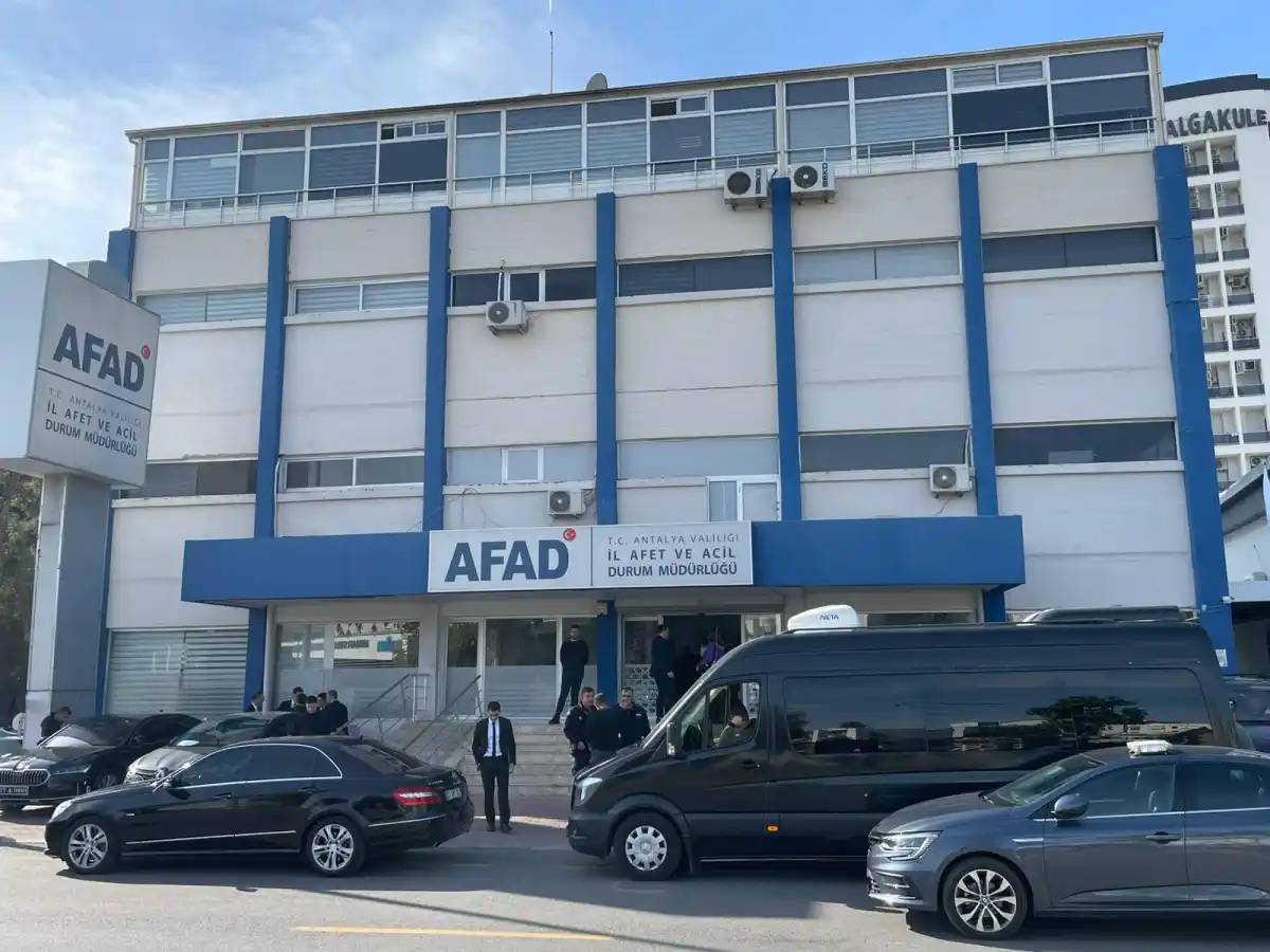 akdenizgercekantalyada-sokak-hayvanlari-icin-kritik-toplanti.webp
