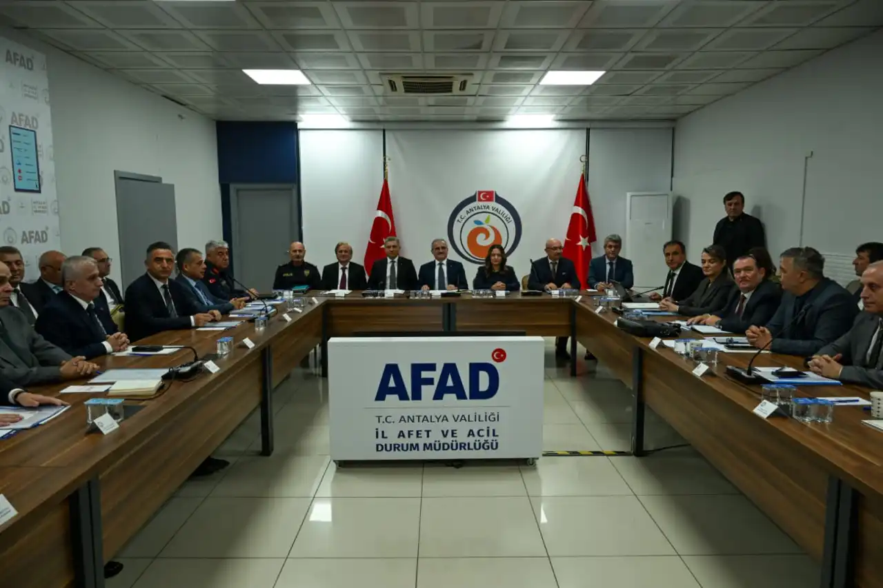 antalyada-sokak-hayvanlari-icin-kritik-toplanti-3.webp