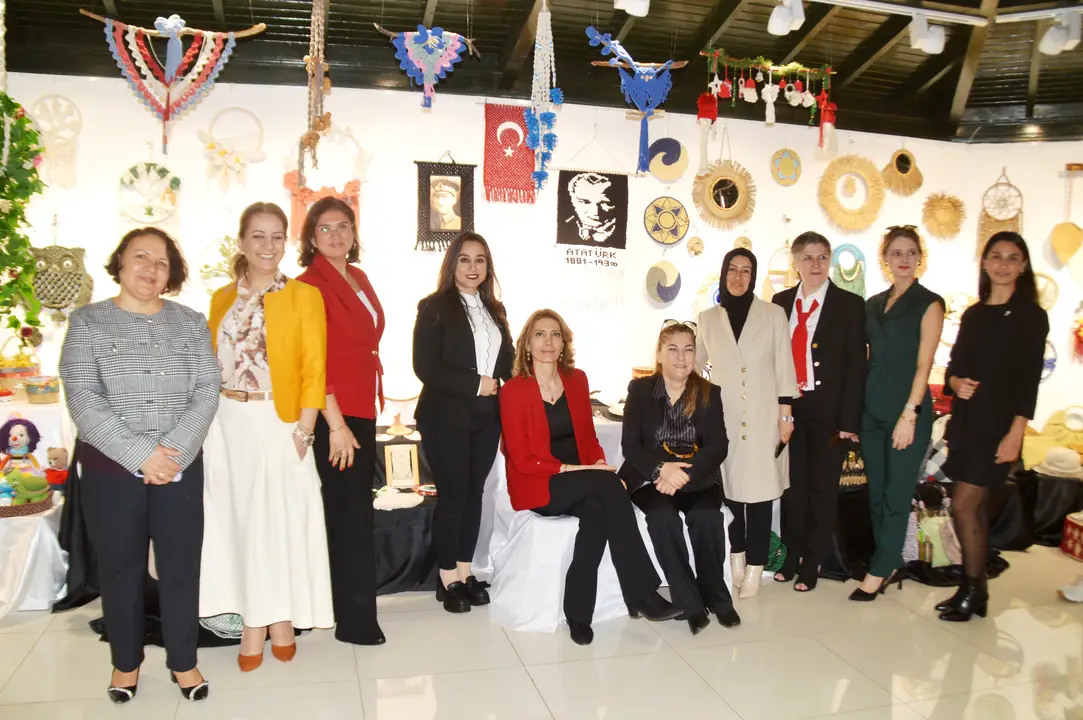azize-kahraman-halk-egitimi-merkezinden-el-sanatlari-sergisi-2-001.webp