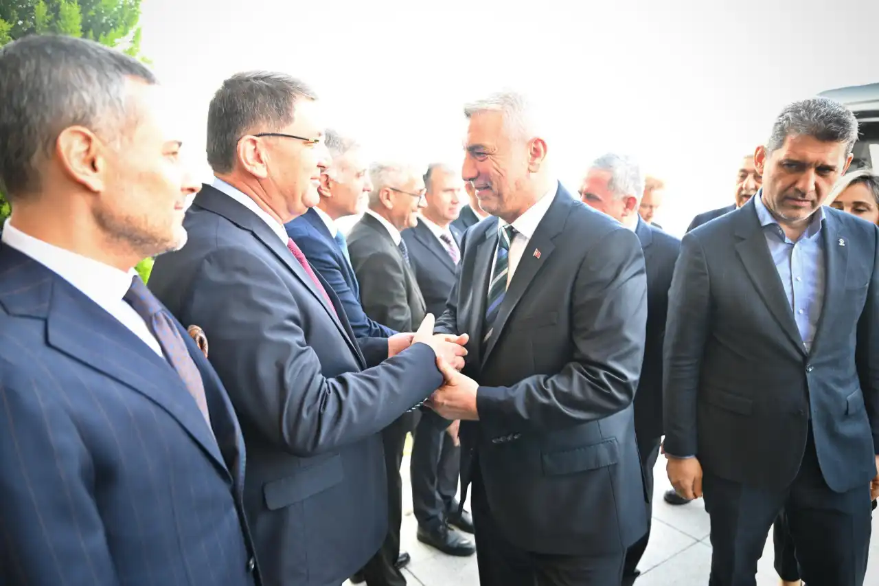 ticaret-bakani-omer-bolat-antalyada-ilk-durak-teskomb-2.webp