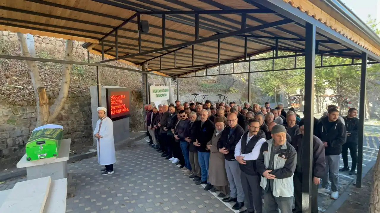 akdenizgercek-antalyada-feci-kazada-olen-genc-kiza-yurek-yakan-veda-4.webp