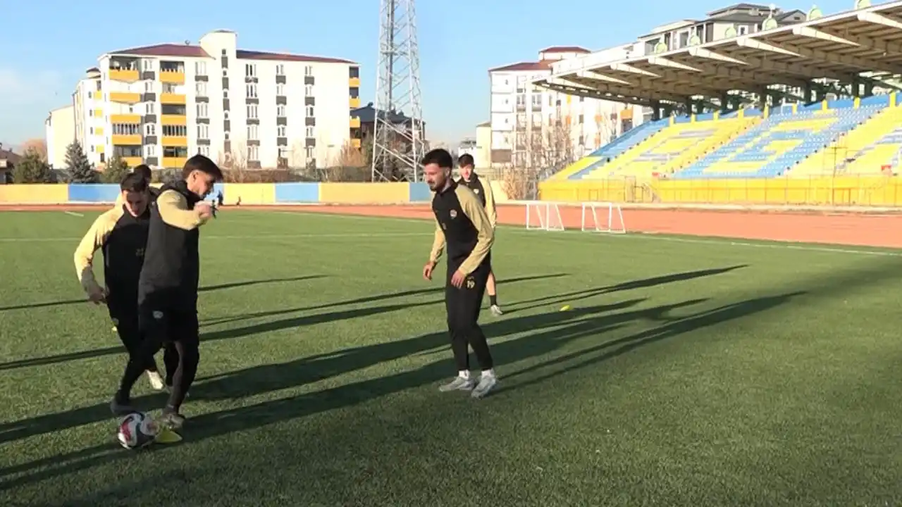akdenizgercek-bahis-sorusturmasi-sonrasi-takimda-oynayacak-futbolcu-kalmadi-2.webp