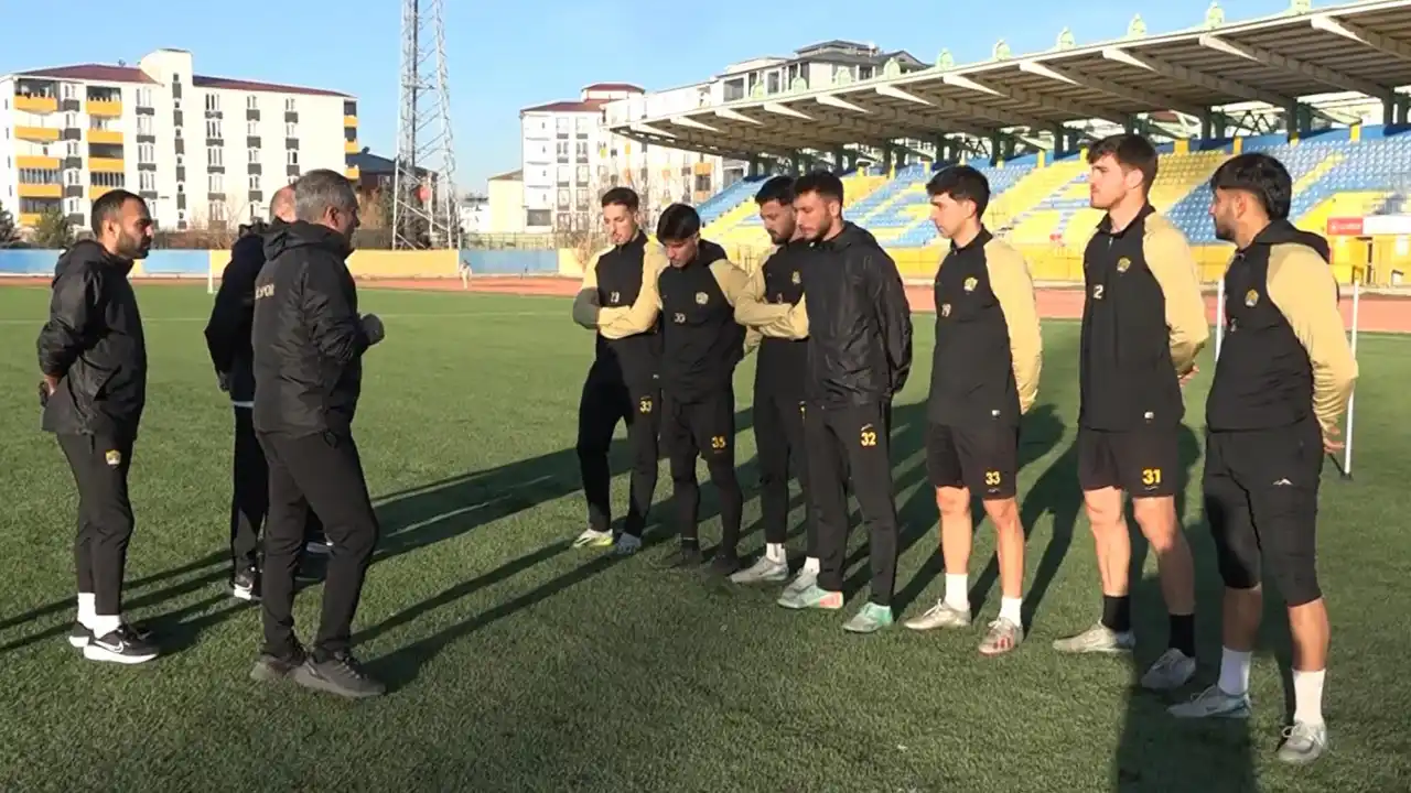 akdenizgercek-bahis-sorusturmasi-sonrasi-takimda-oynayacak-futbolcu-kalmadi-4.webp