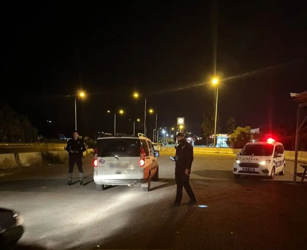 antalyada-son-iki-haftada-433-bin-kisi-sorgulandi-390-supheli-tutuklandi.webp