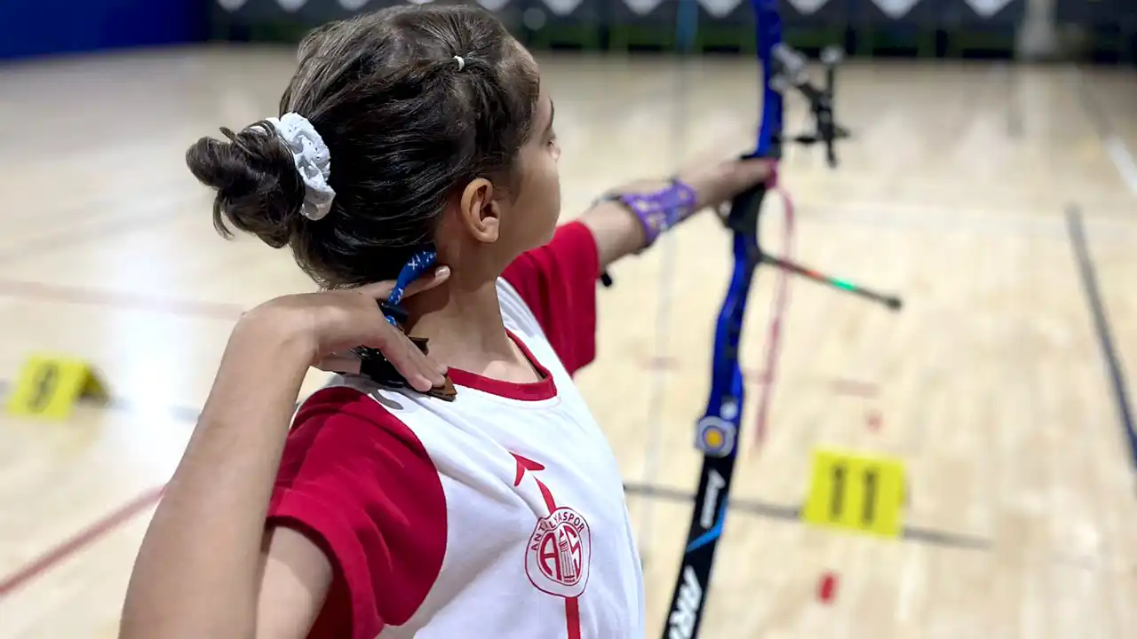 akdenizgercek-antalyasporlu-okcu-dilruba-sov-yapti-4.webp