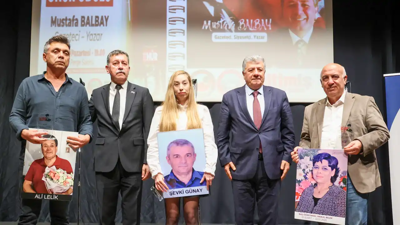 akdenizgercek-basogretmen-ataturk-odulu-antalyada-sahibini-buldu-2.webp