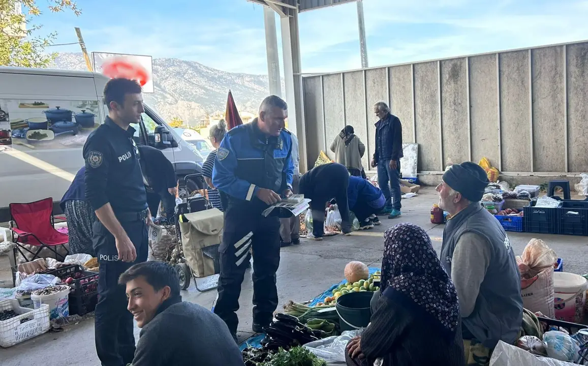 antalya-polisi-6-bin-735-kisiye-sucla-mucadeleyi-anlatti.webp