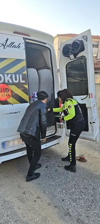 antalyada-jandarma-okul-servislerini-denetledi-2.webp
