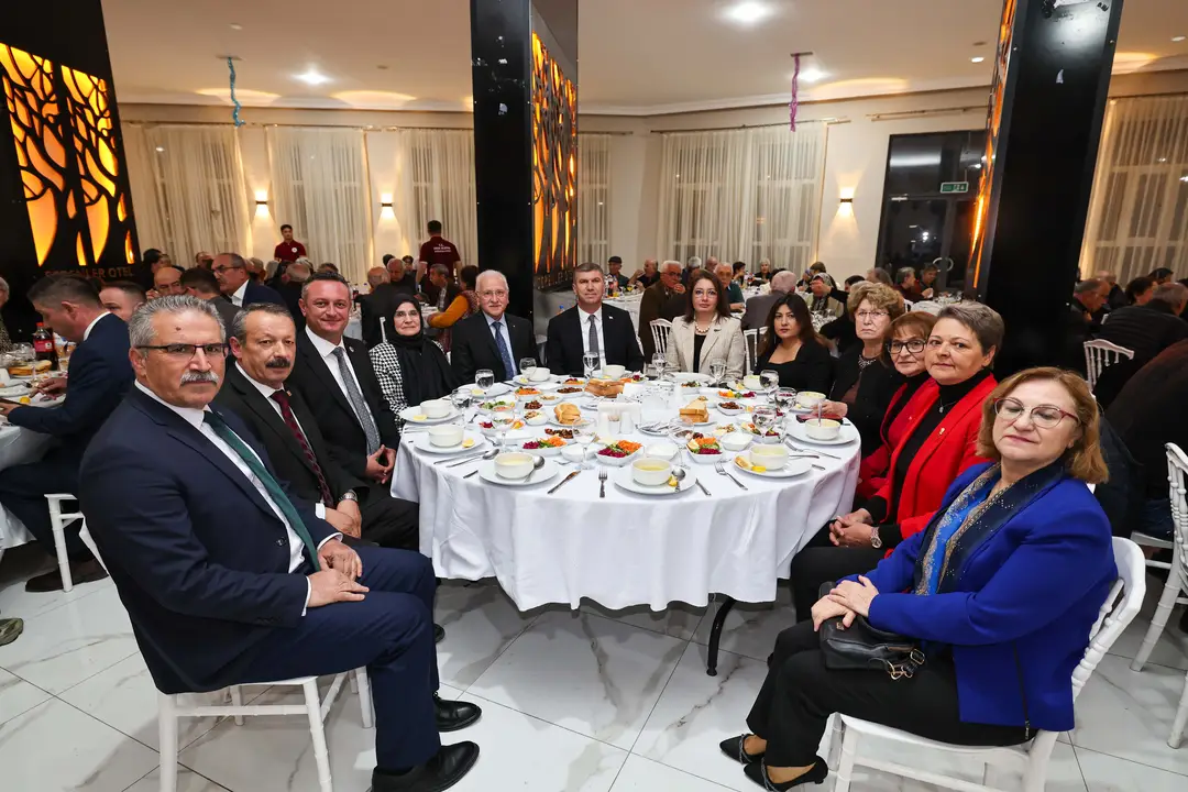 burdurda-emekli-ogretmenlere-onur-sofrasi.webp