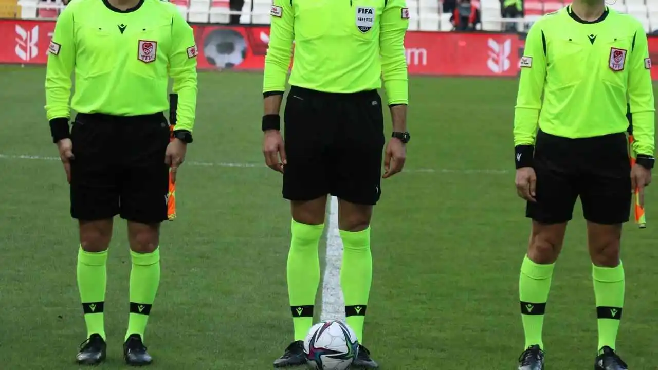 akdenizgercek-super-ligde-antalyaspor-ve-alanyasporun-hakemleri-belli-oldu-1.webp