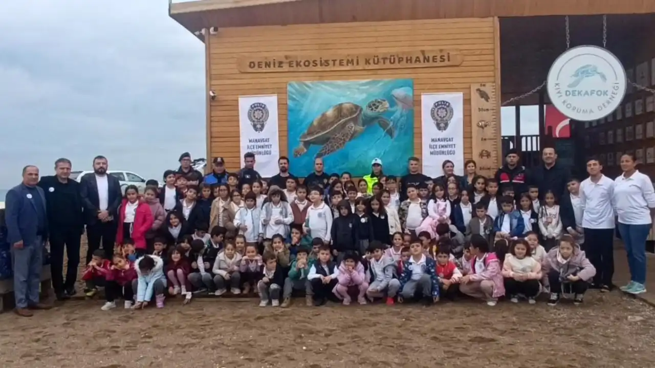 antalyada-yarali-halde-bulunan-caretta-caretta-tedavisi-sonrasi-dogaya-dondu-5.webp