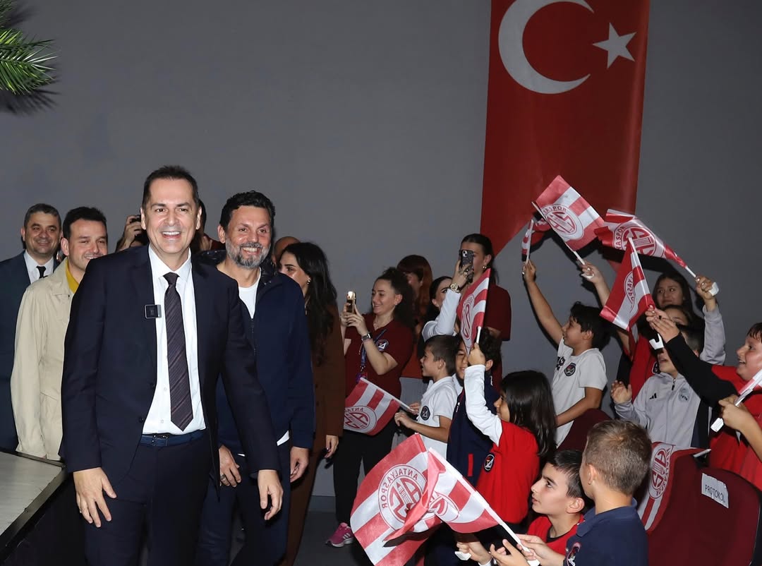 antalyaspor-okullarda-baskanini-seciyor-ilk-duragimiz-ozel-antalya-yukselis-kolejibaskani-1.jpg