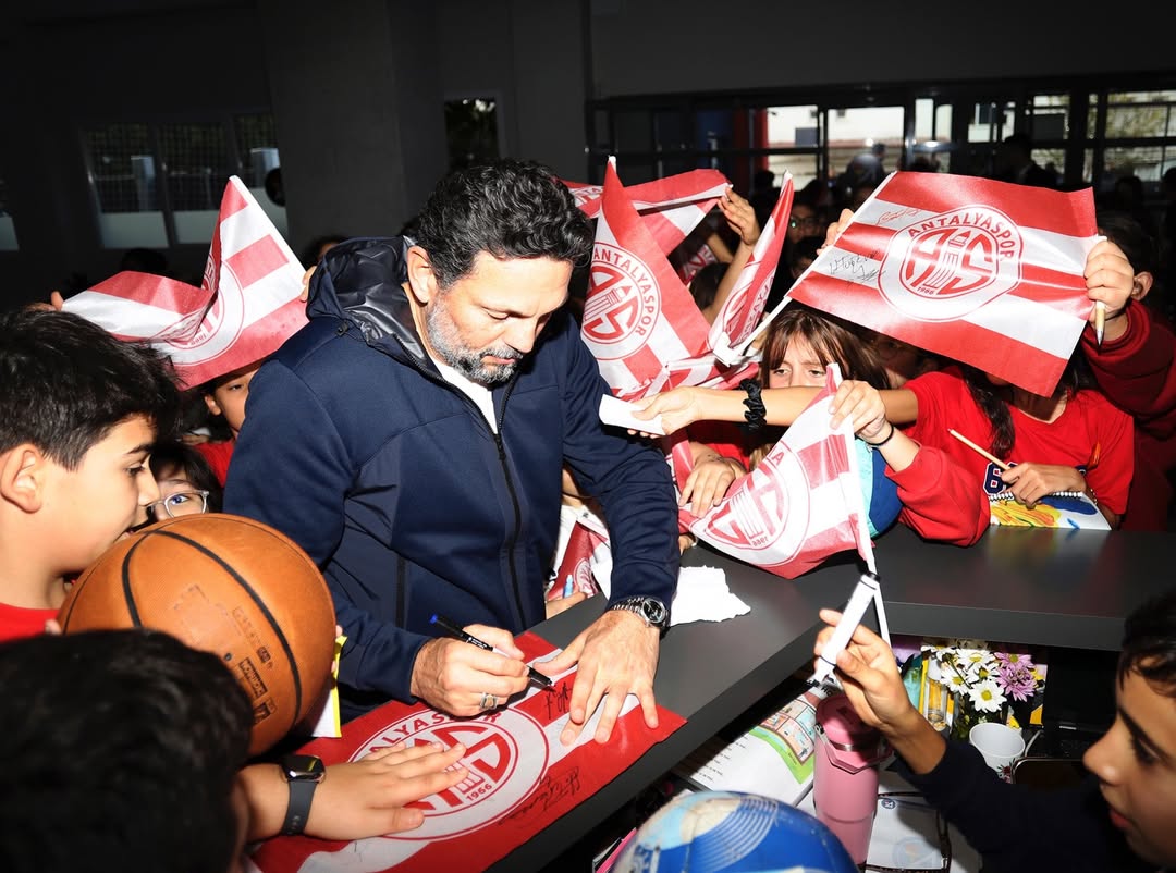 antalyaspor-okullarda-baskanini-seciyor-ilk-duragimiz-ozel-antalya-yukselis-kolejibaskani-3.jpg