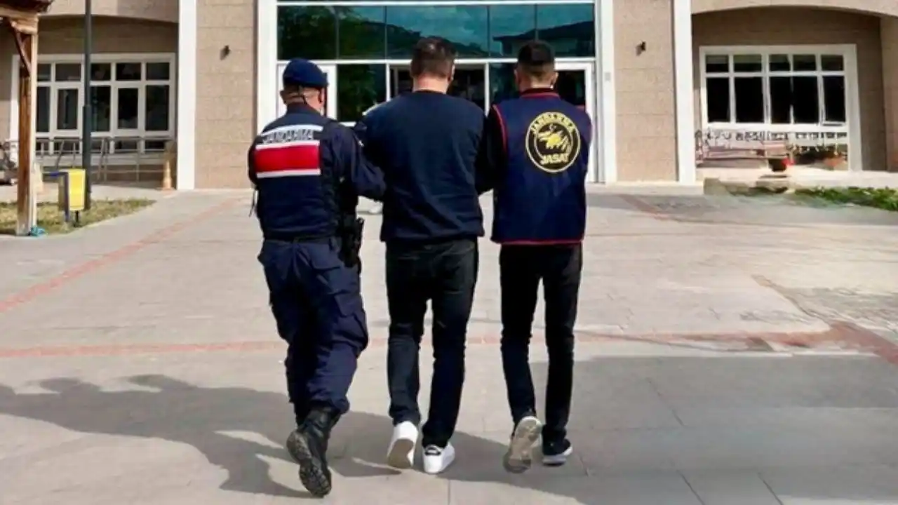 burdurda-celik-kasa-hirsizligi-maskeli-hirsizlar-menfezden-girdi-1.webp