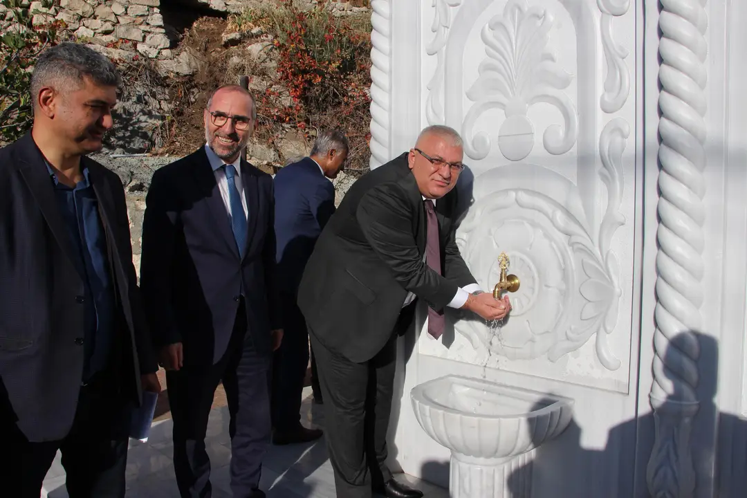 secim-vaadiydi-kumluca-altinyakada-cesme-torenle-acildi-2.webp