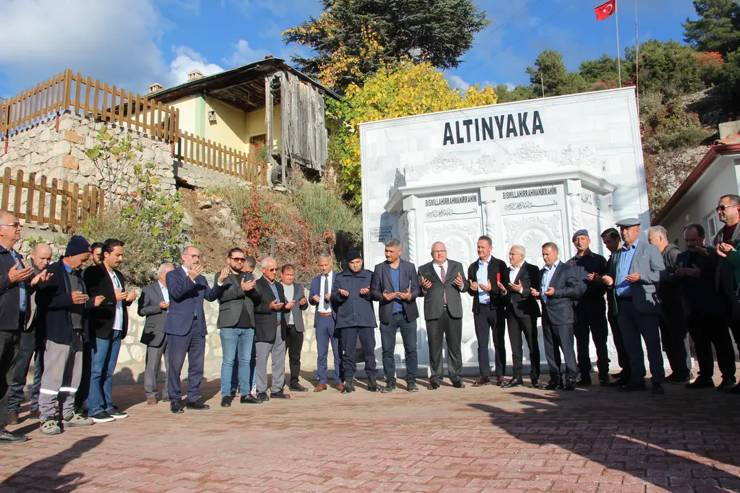 secim-vaadiydi-kumluca-altinyakada-cesme-torenle-acildi.webp