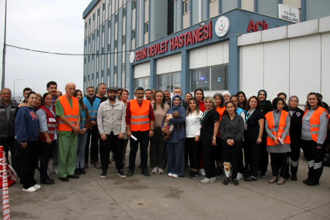 serik-devlet-hastanesinde-nefes-kesen-senaryo-babasi-bebegini-kacirdi-7.webp
