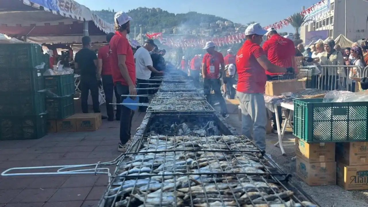 alanyada-karadeniz-ruzgari-esti-hamsi-festivaline-yogun-ilgi-4.webp