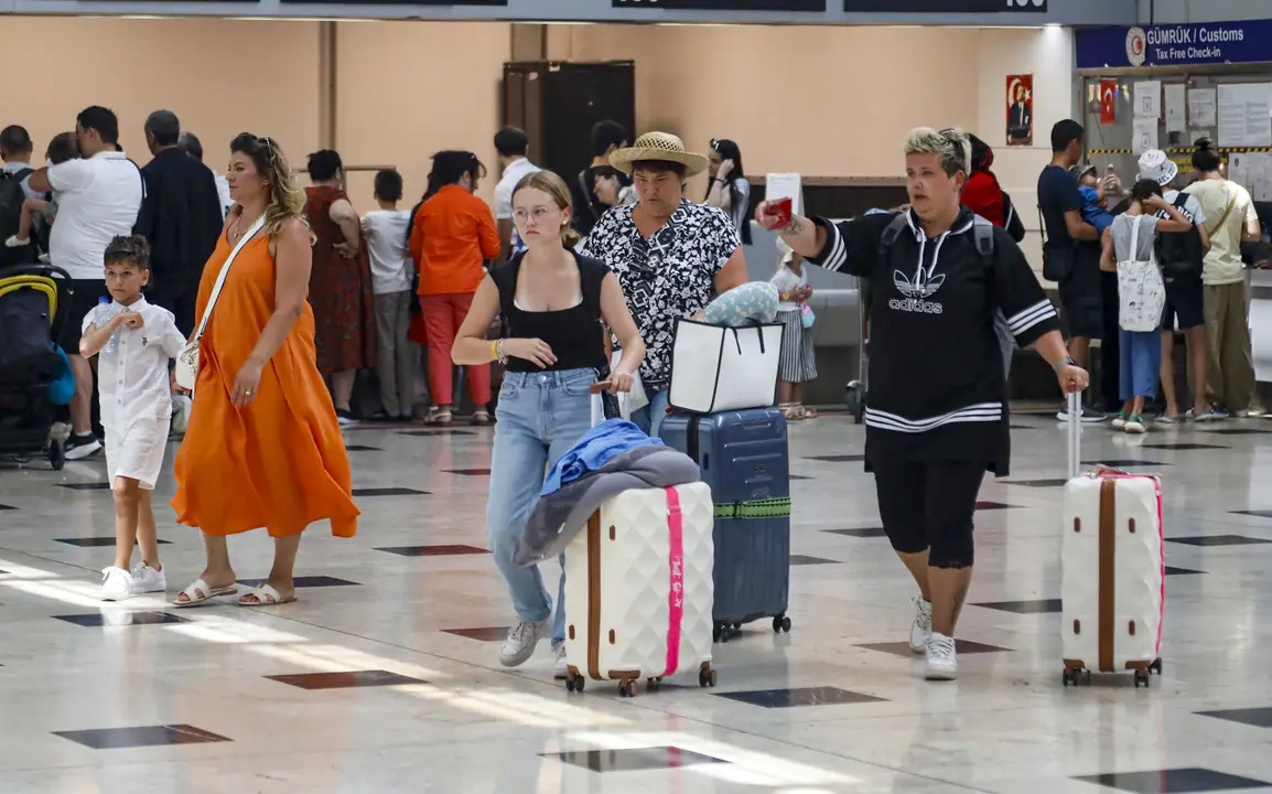 antalya-turizminde-3-yilda-rekor-artis-en-cok-o-ulkelerden-geldiler-2.webp