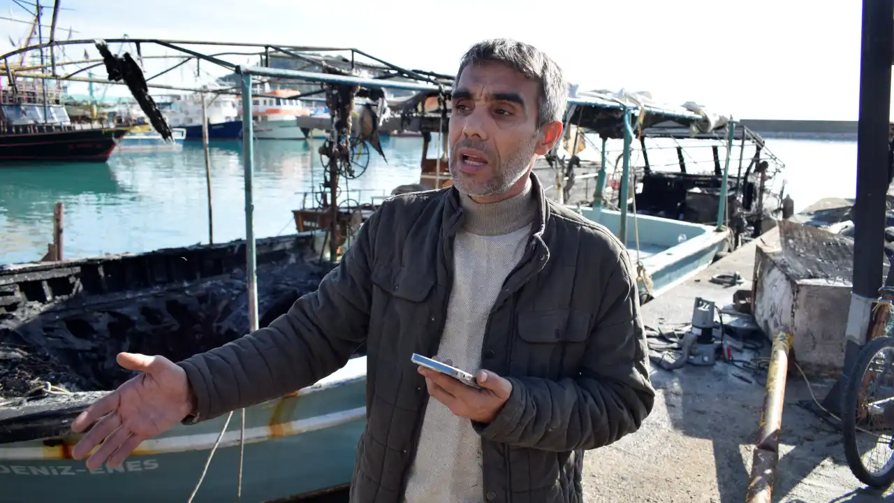 akdenizgercek-antalya-balikci-barinaginda-tekneler-yandi-7.webp