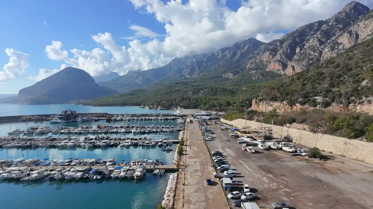 akdenizgercek-balikci-barinagi-dron-goruntuleri-1.webp